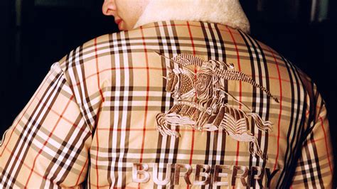 BURBERRY与品牌代言人吴亦凡携手推出全新「BURBERRY X